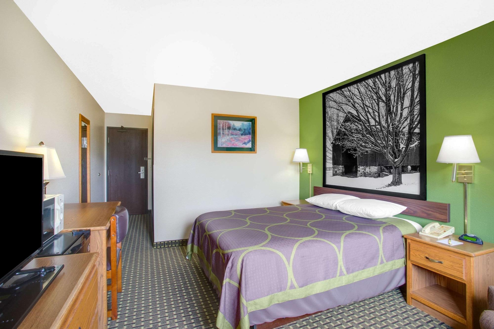 Super 8 By Wyndham Va Hotel